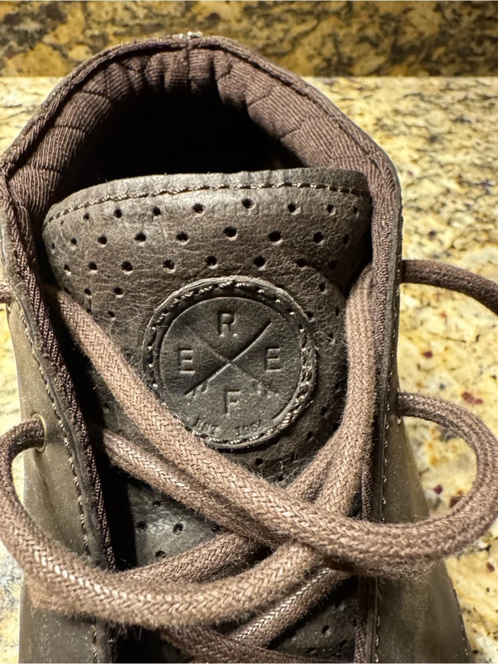 Men's Reef Spiniker mid chukka boots Brown nubuck suede Size 9.5
